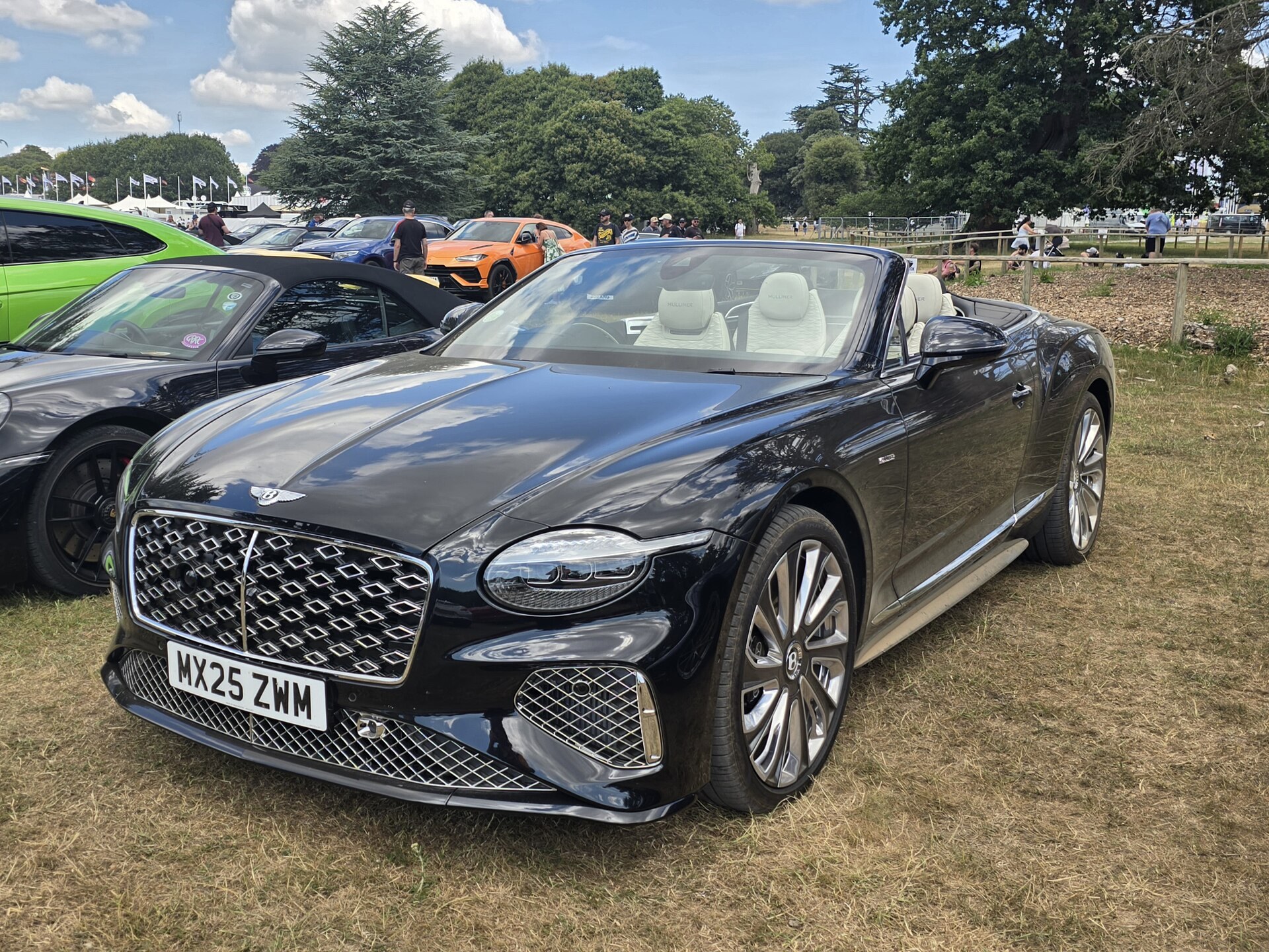 2025 Continental GTC Hybrid Mulliner, three-quarter front
