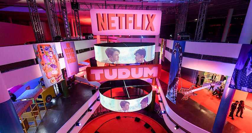 Netflix Tudum 2023 hall with logo and title screens