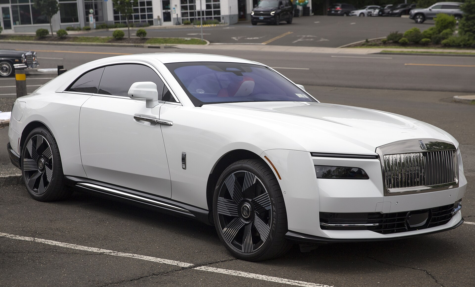 Arctic White Spectre, front three-quarter